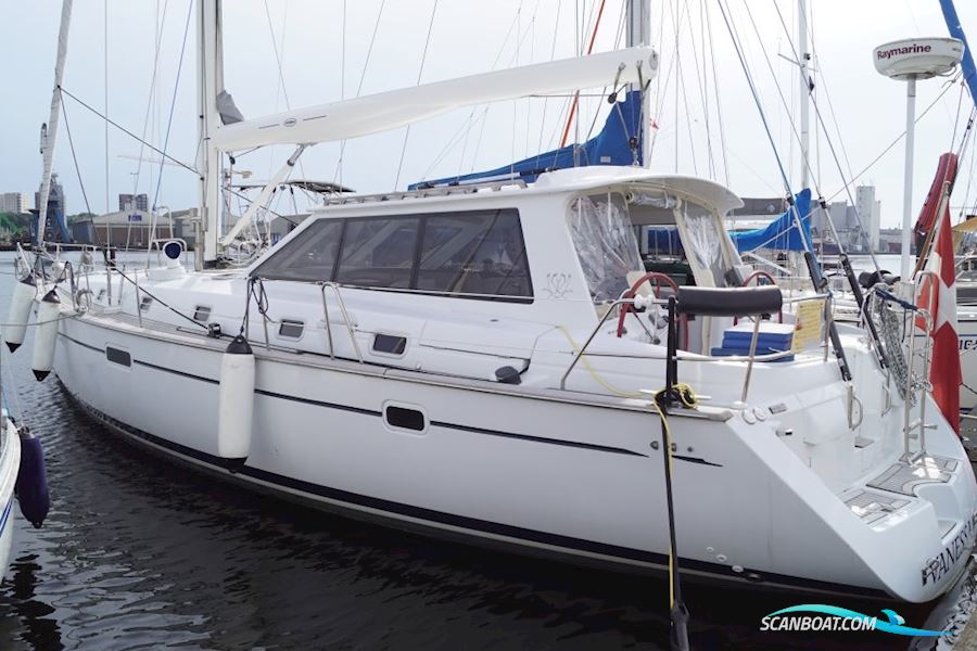 Beneteau 50 - Custom Made Decksalon