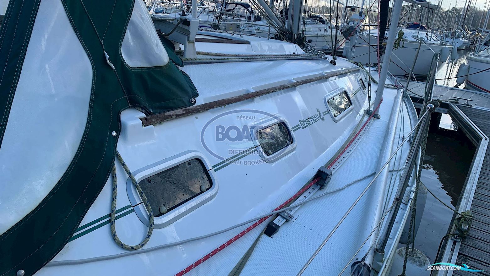 Beneteau OCEANIS 300