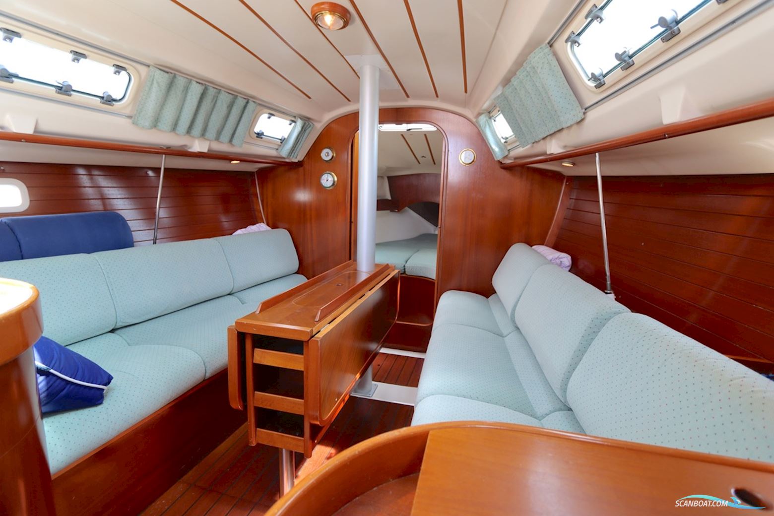 Beneteau Oceanis 300
