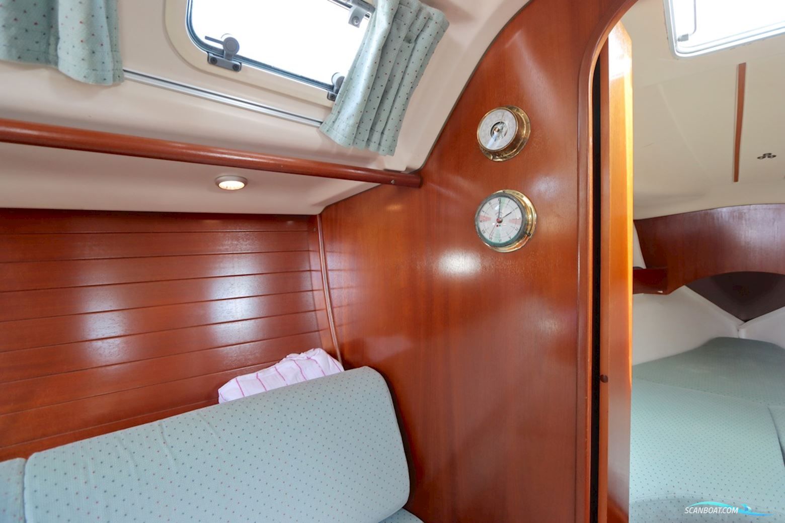 Beneteau Oceanis 300