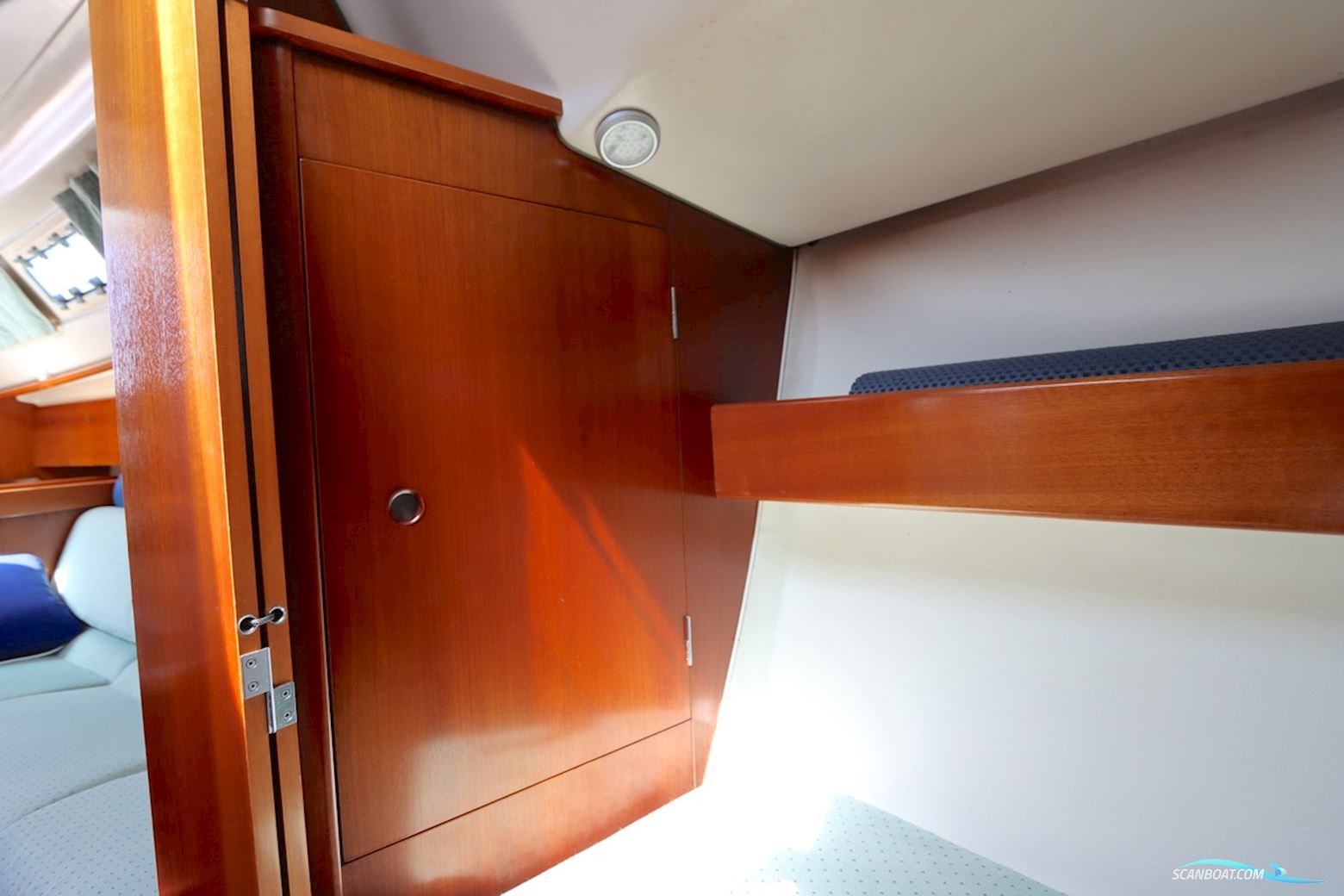 Beneteau Oceanis 300