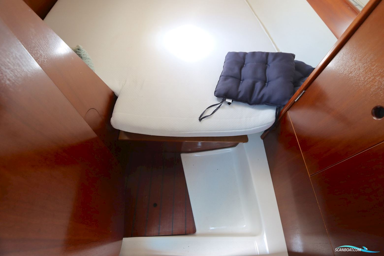 Beneteau Oceanis 300