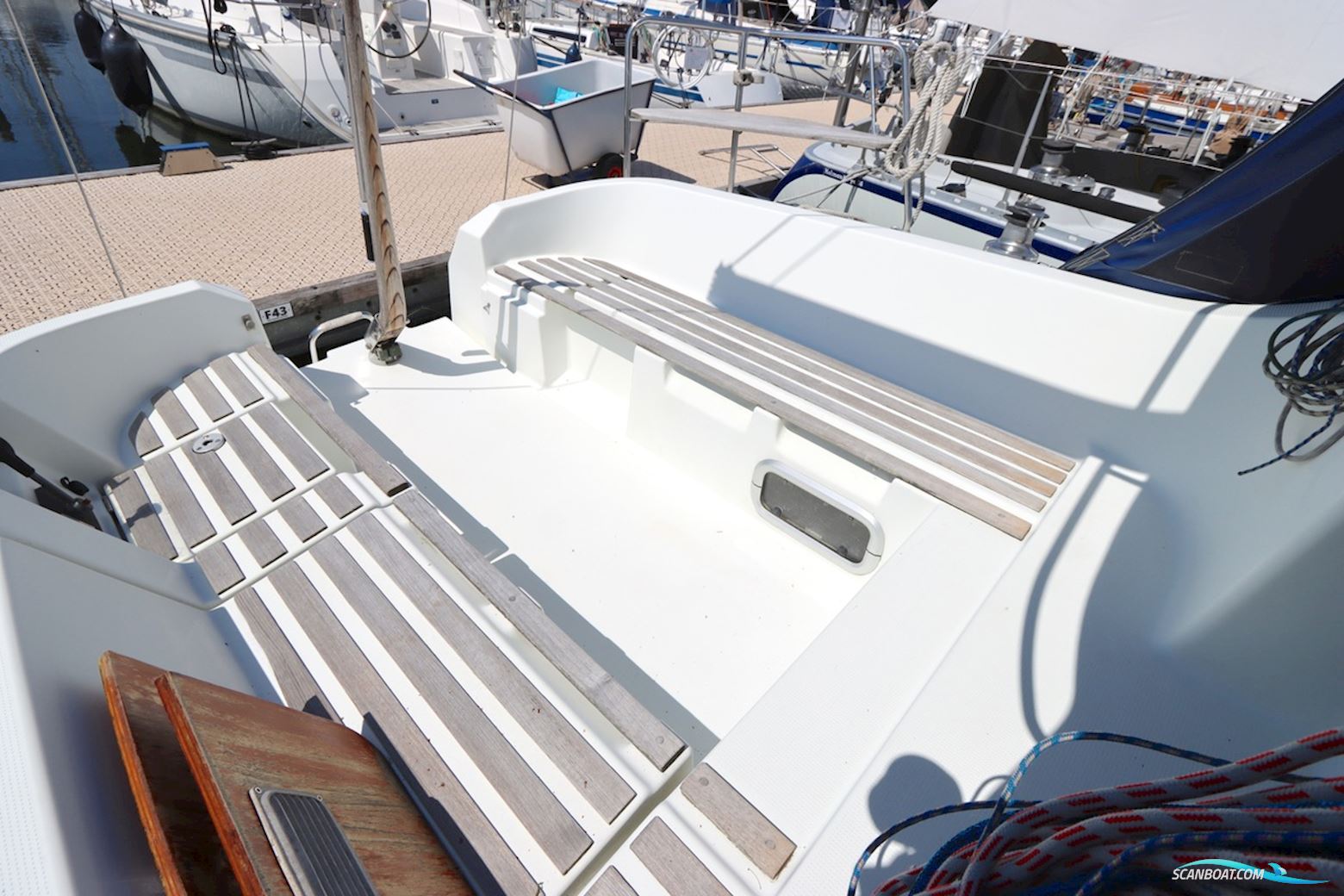 Beneteau Oceanis 300