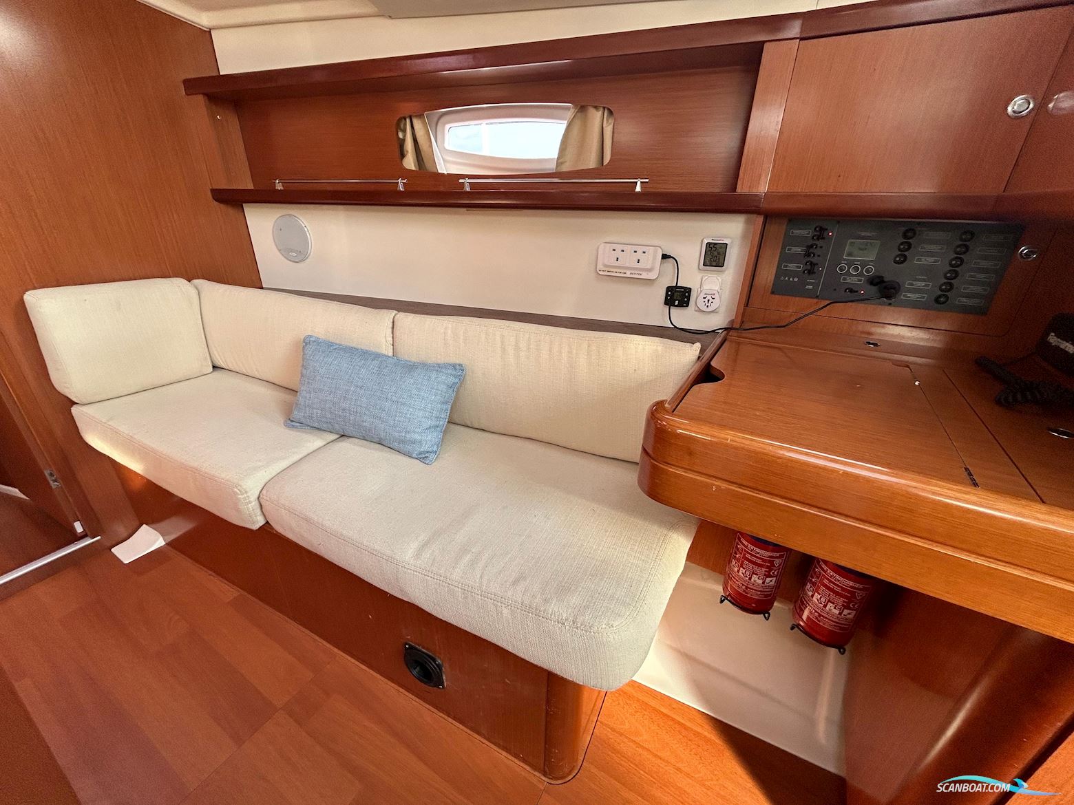 Beneteau Oceanis 37
