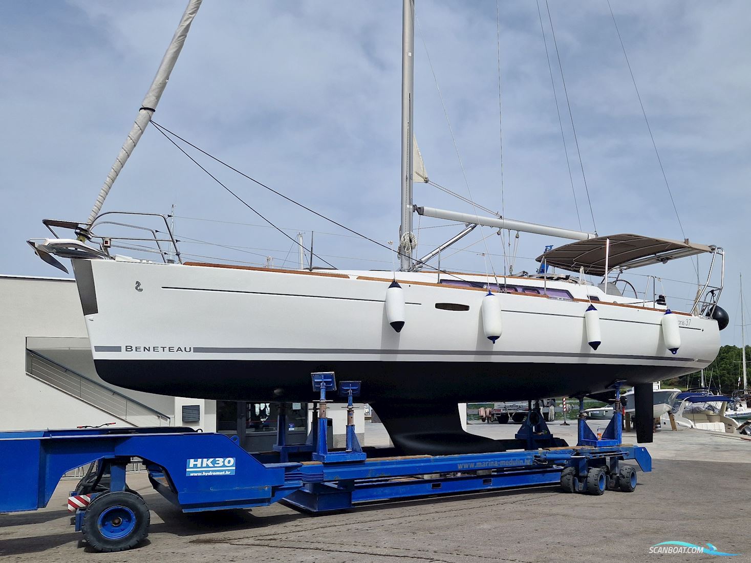 Beneteau Oceanis 37
