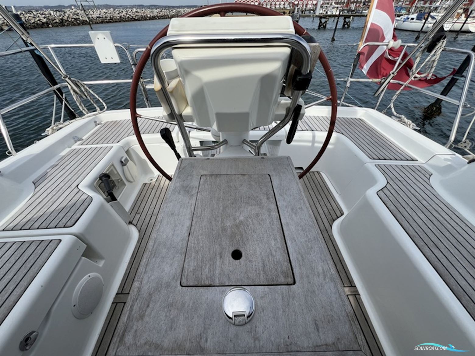 Beneteau Oceanis 37