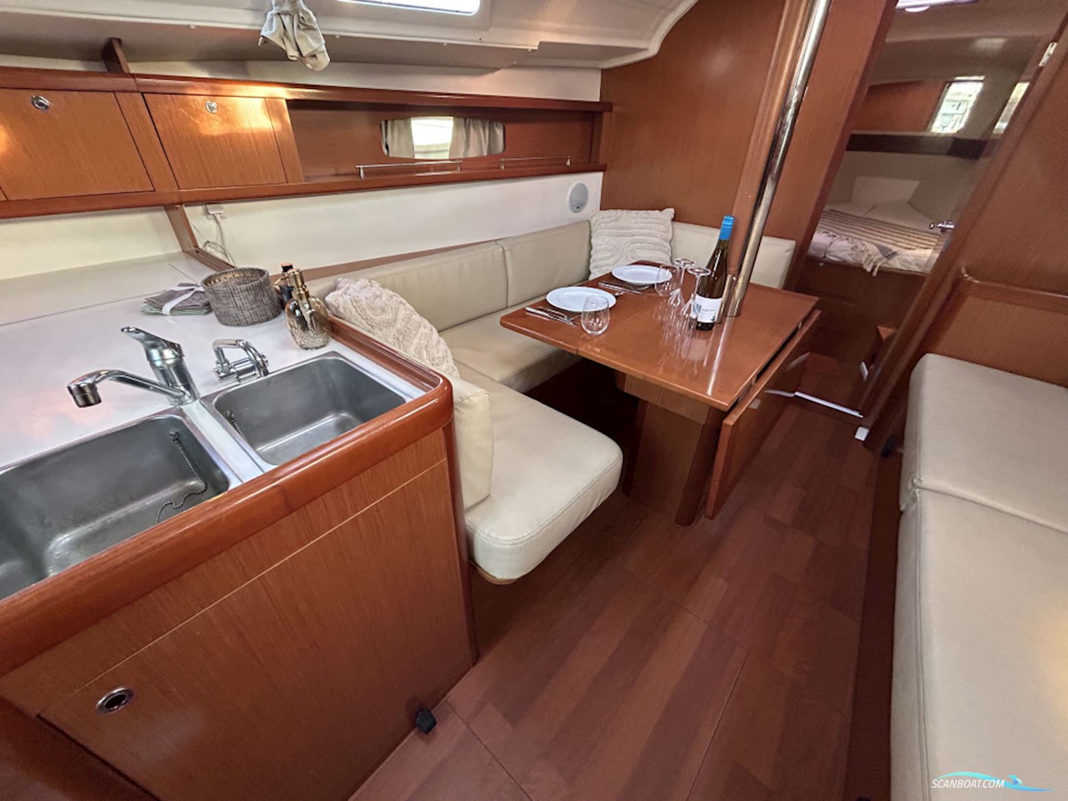 Beneteau Oceanis 37
