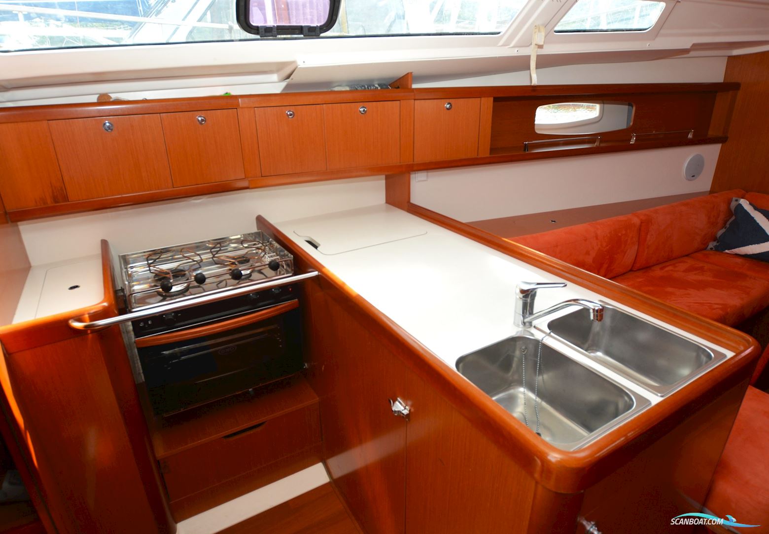 Beneteau Oceanis 37