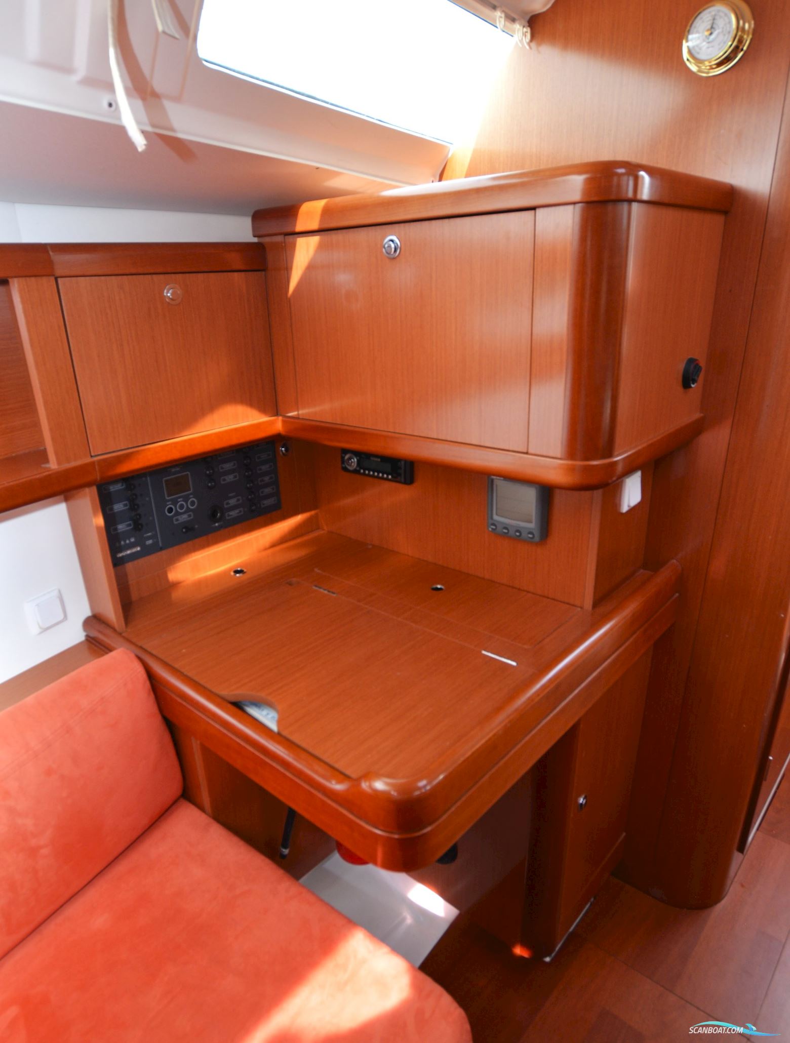 Beneteau Oceanis 37
