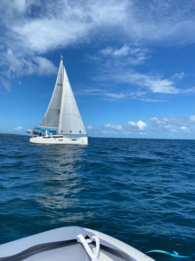 Beneteau Oceanis 38 Cruiser
