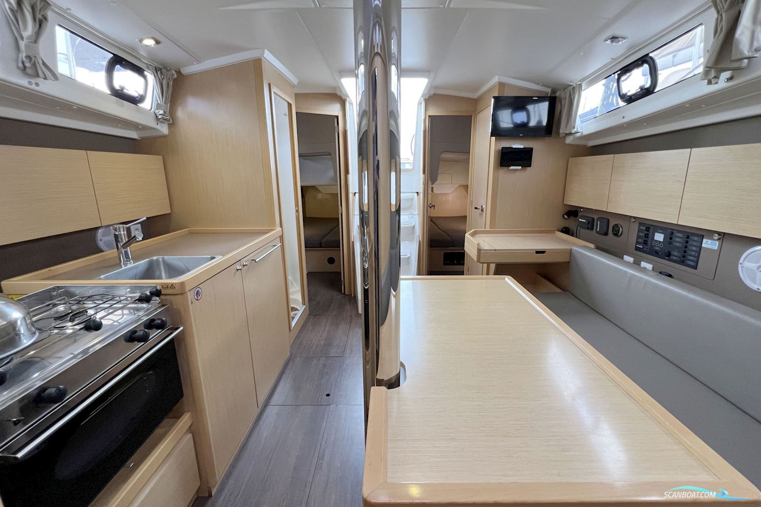 Beneteau Oceanis 38