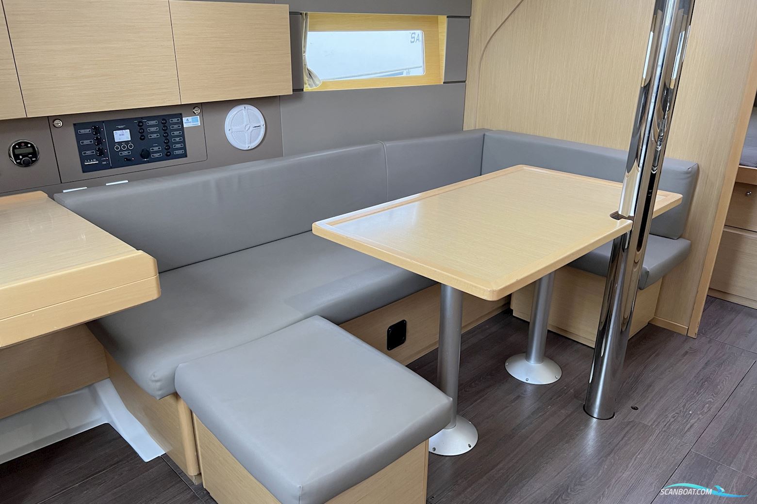 Beneteau Oceanis 38