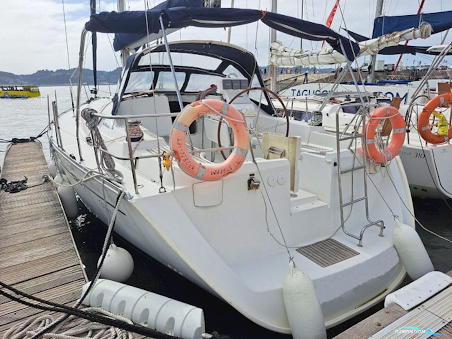 Beneteau Oceanis 393
