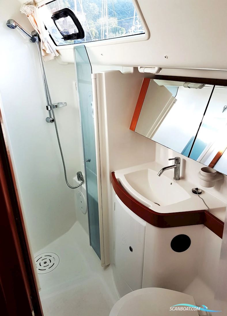 Beneteau Oceanis 40 Bov propel–ikke teakdæk