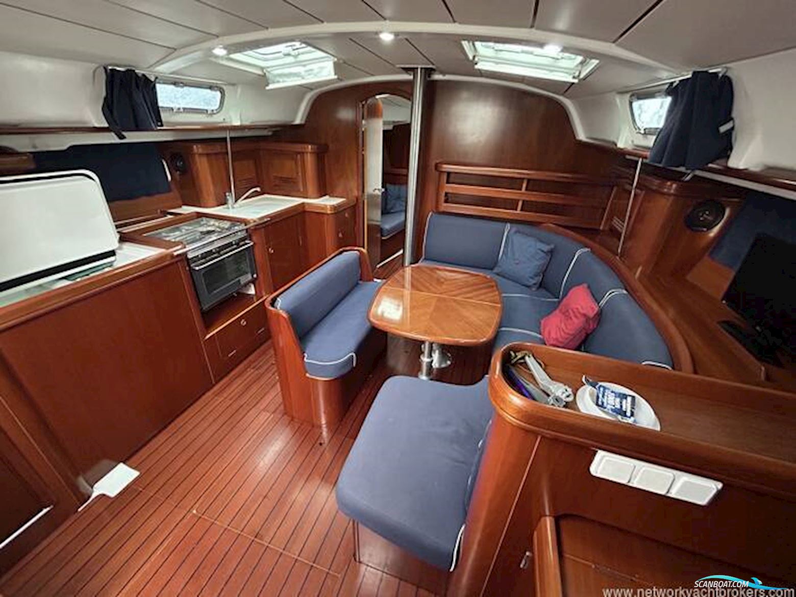 Beneteau Oceanis 411 Celebration