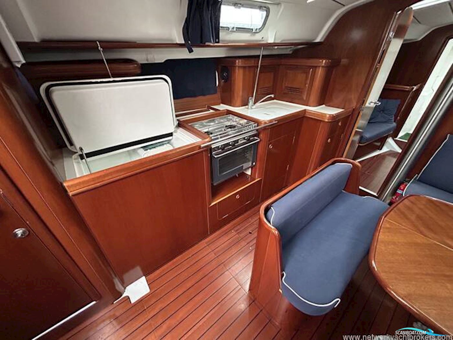 Beneteau Oceanis 411 Celebration