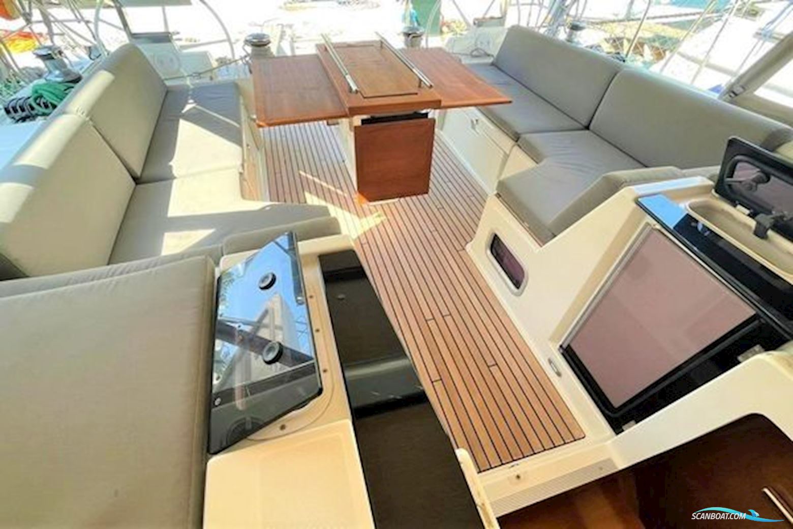Beneteau Oceanis 55