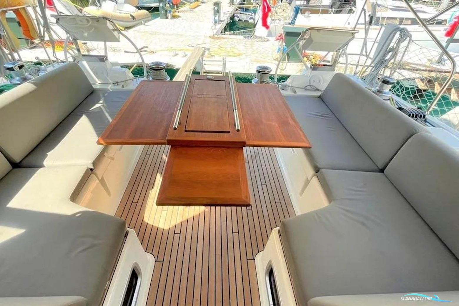 Beneteau Oceanis 55