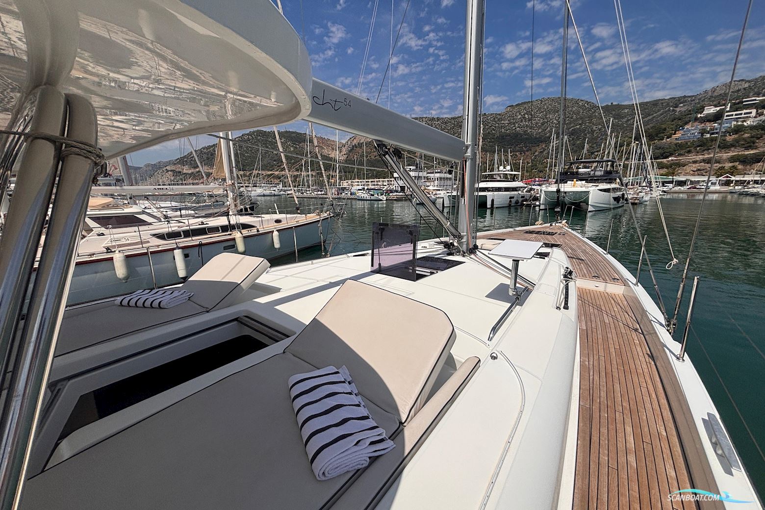Beneteau Oceanis Yacht 54