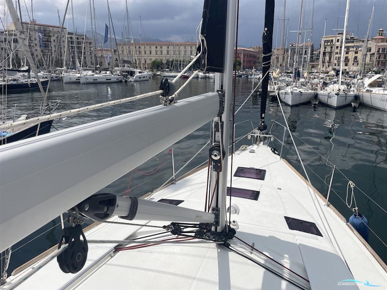 Beneteau Sense 43