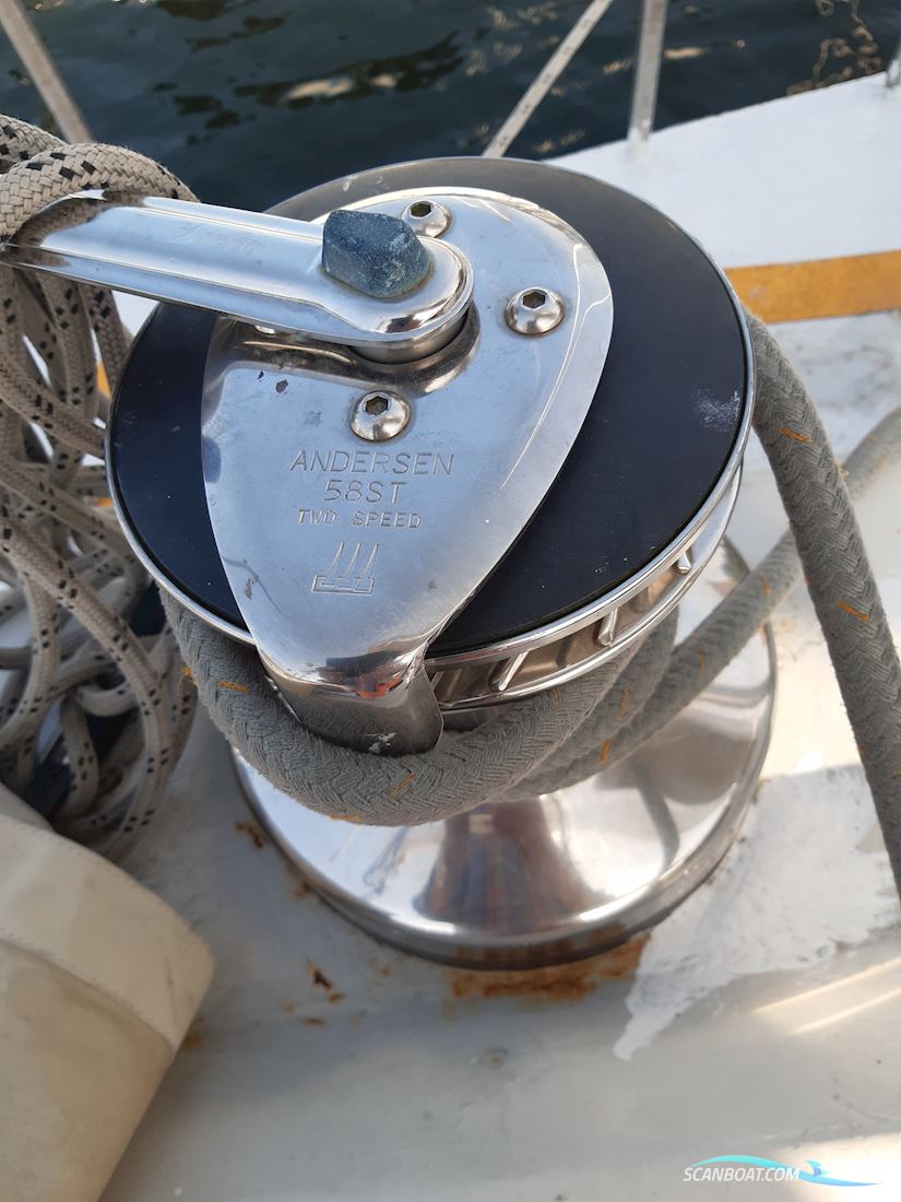 Bruce Roberts Offshore 44