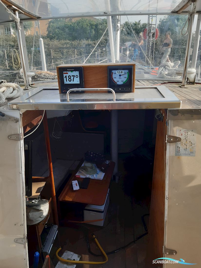 Bruce Roberts Offshore 44