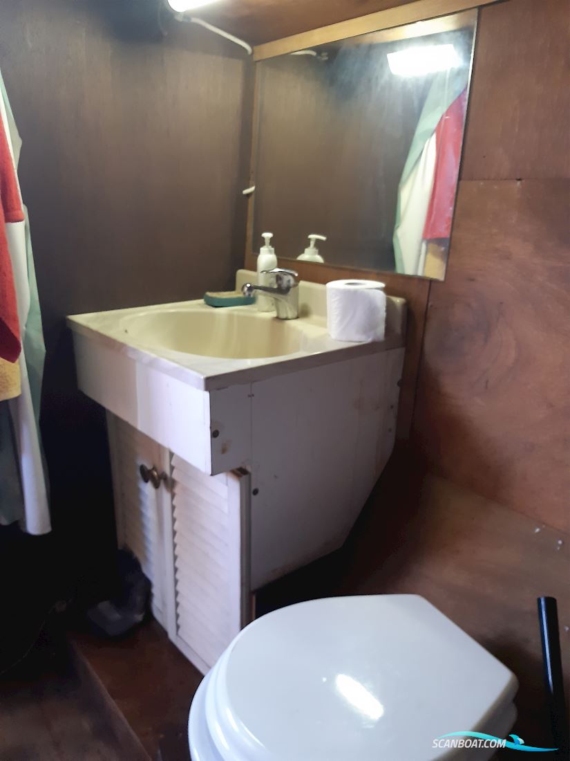 Bruce Roberts Offshore 44