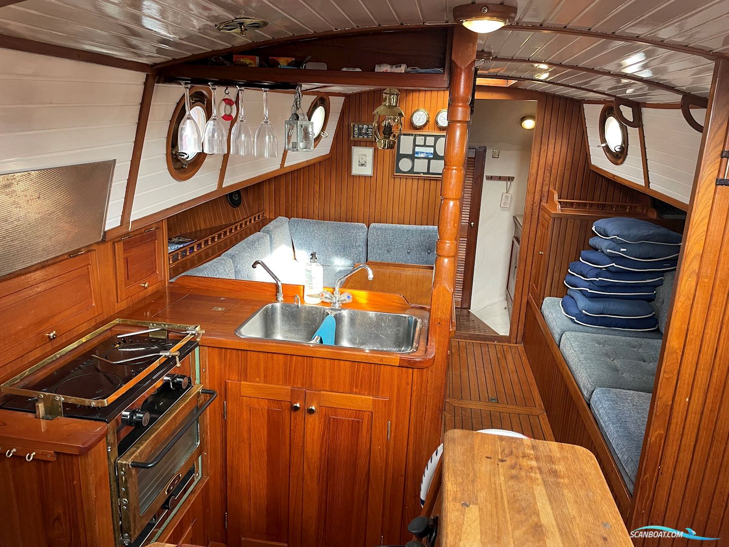 Bruce Roberts Spray 33