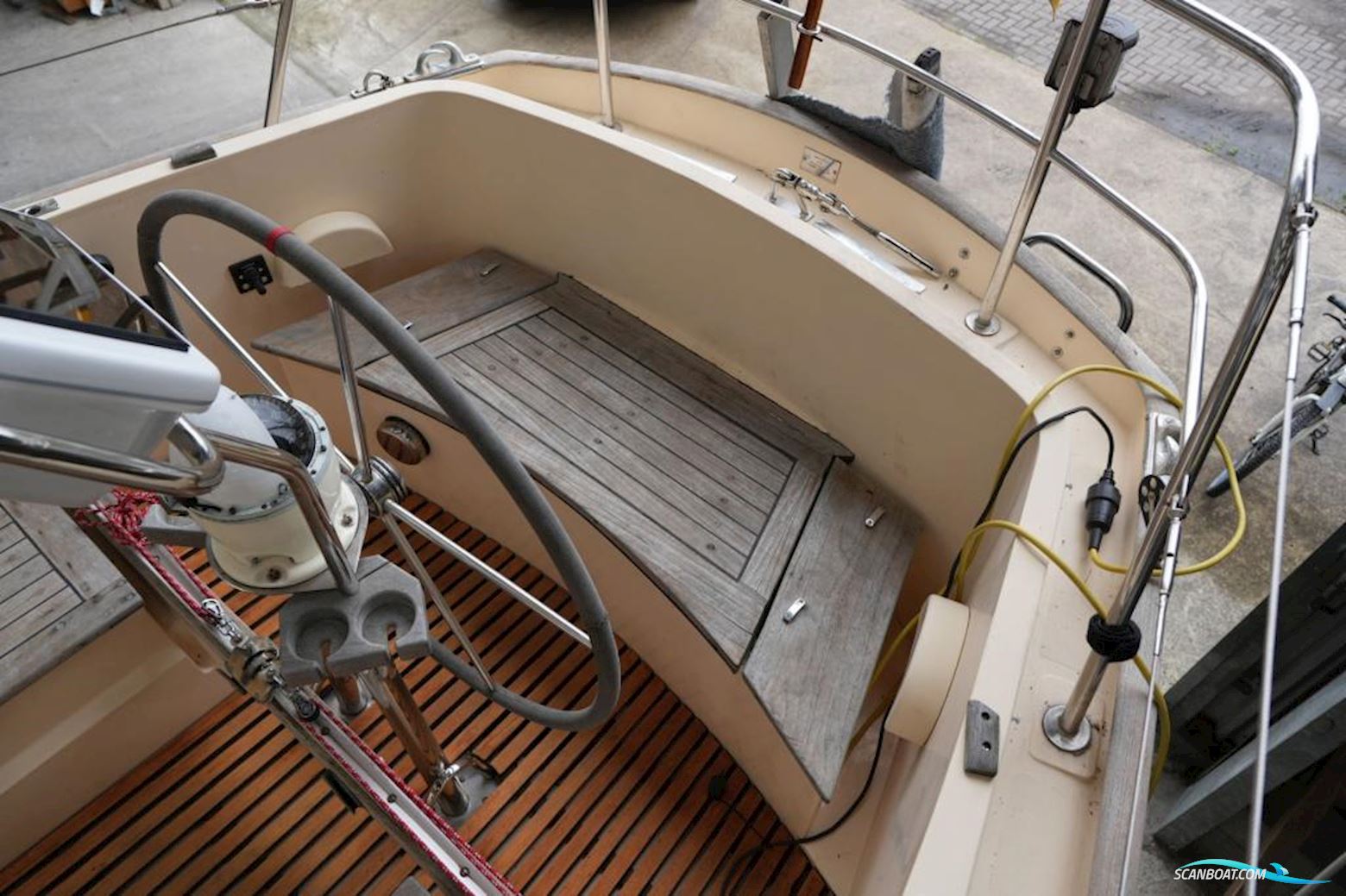 Camper & Nicholsons 35