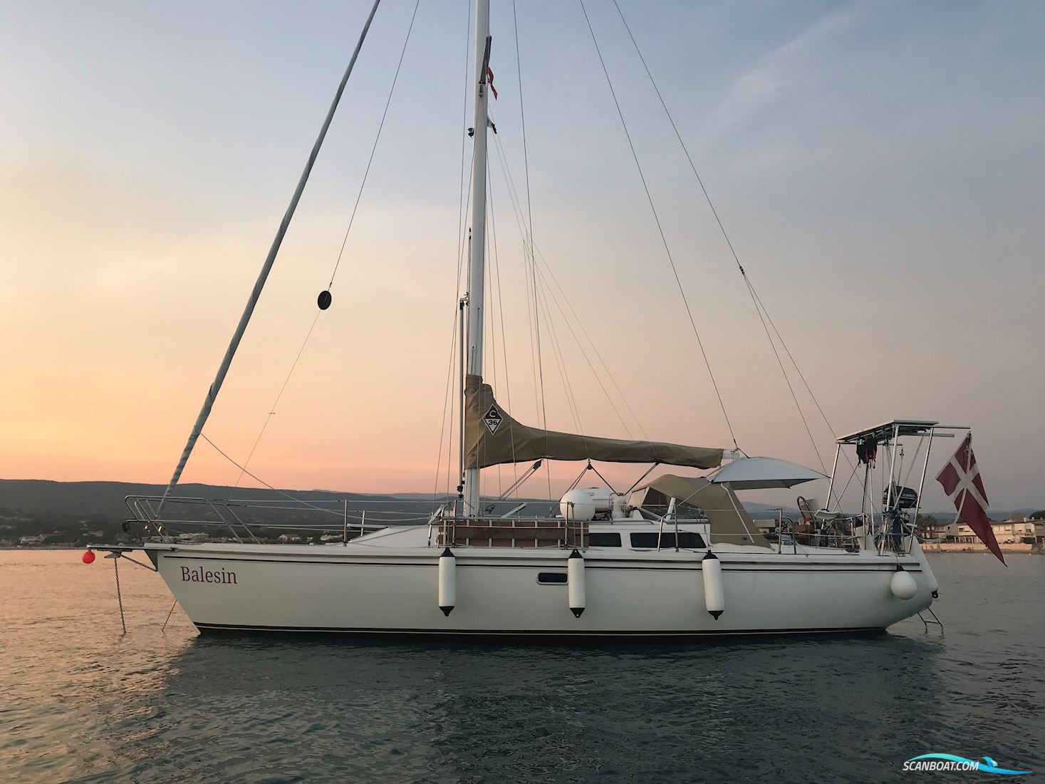 Catalina 36 Zeilboten 1992, met Yanmar motor 3YM30 motor, France