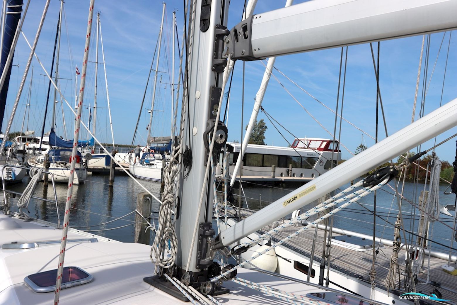 Catalina 445
