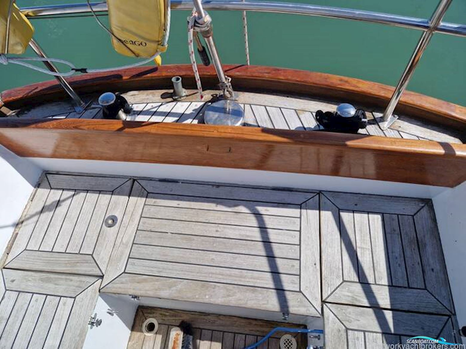 Classic Yacht Robertson 35