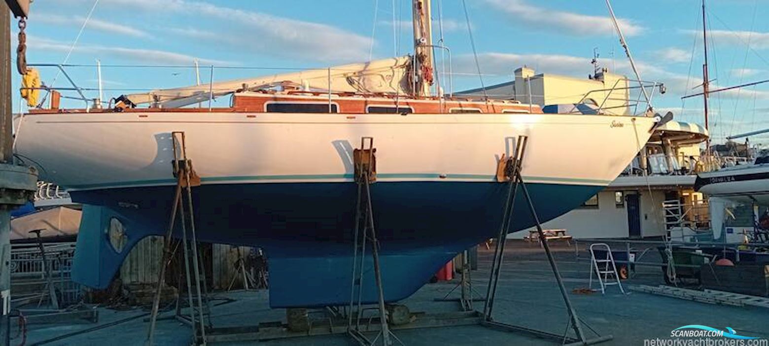 Classic Yacht Robertson 35