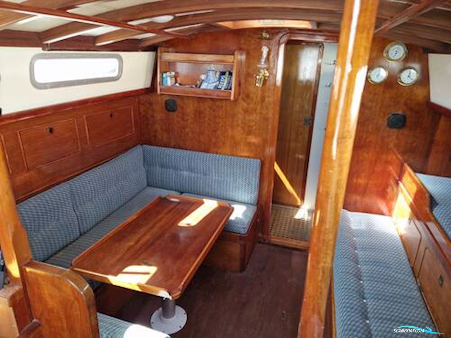 Classic Yacht Robertson 35