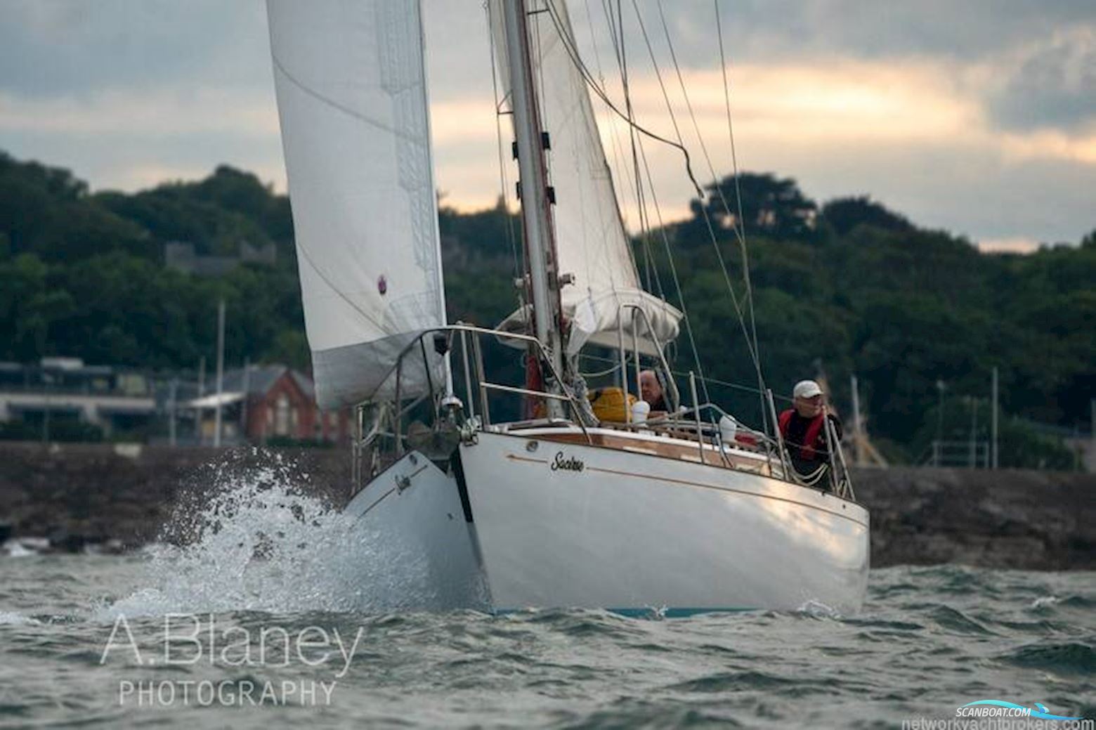 Classic Yacht Robertson 35