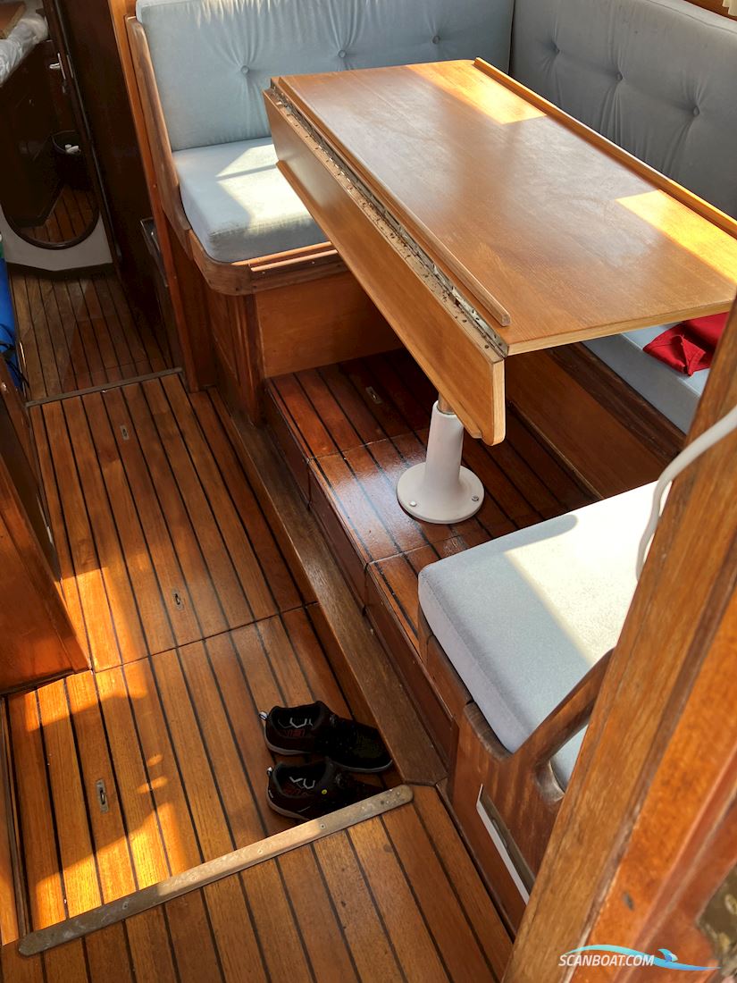 Colvic Victor 34 Dech saloon