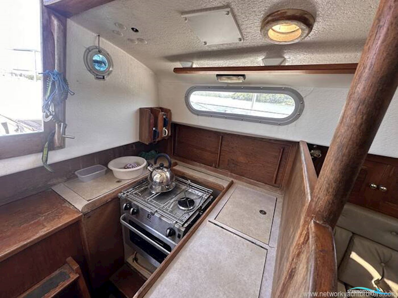 Contessa 32