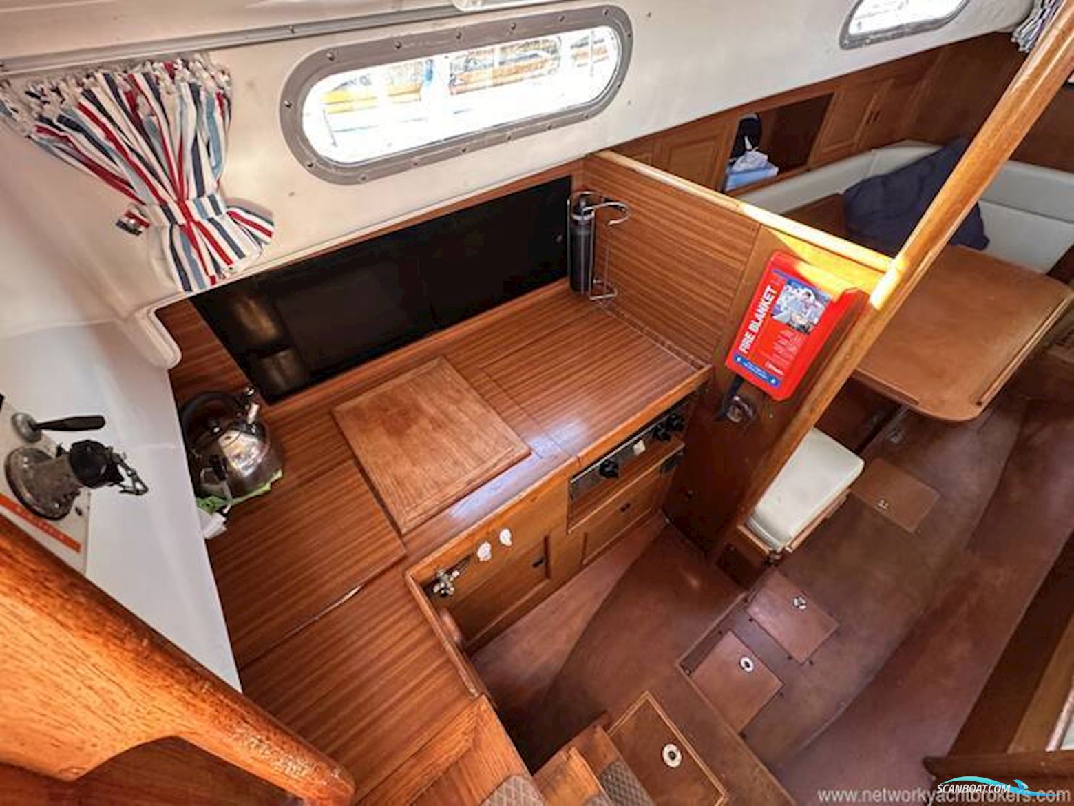 Contessa 32