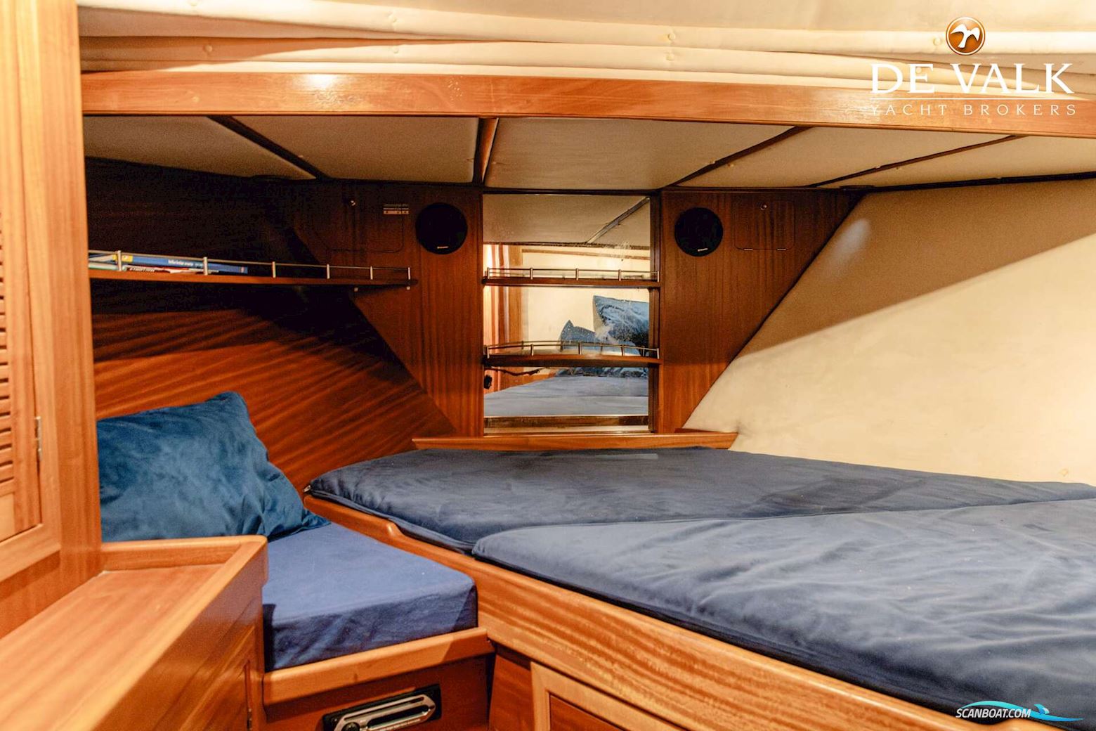 Custom Built Houseboat luxe motor