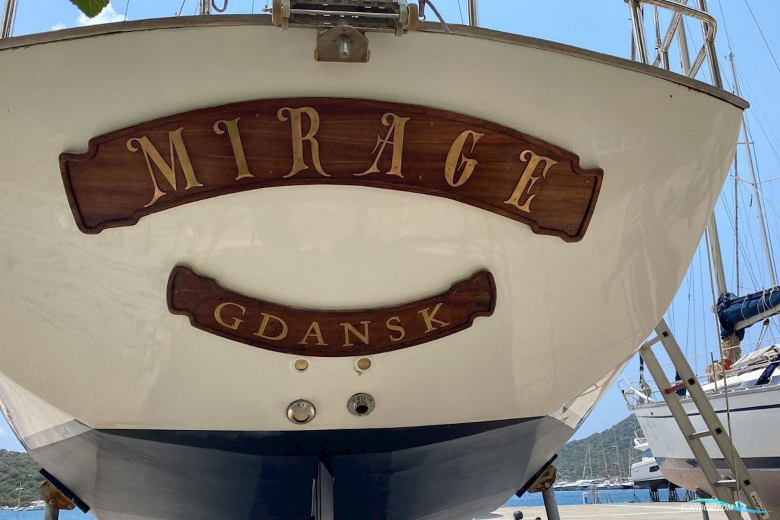 Custom Built Hout bay 40