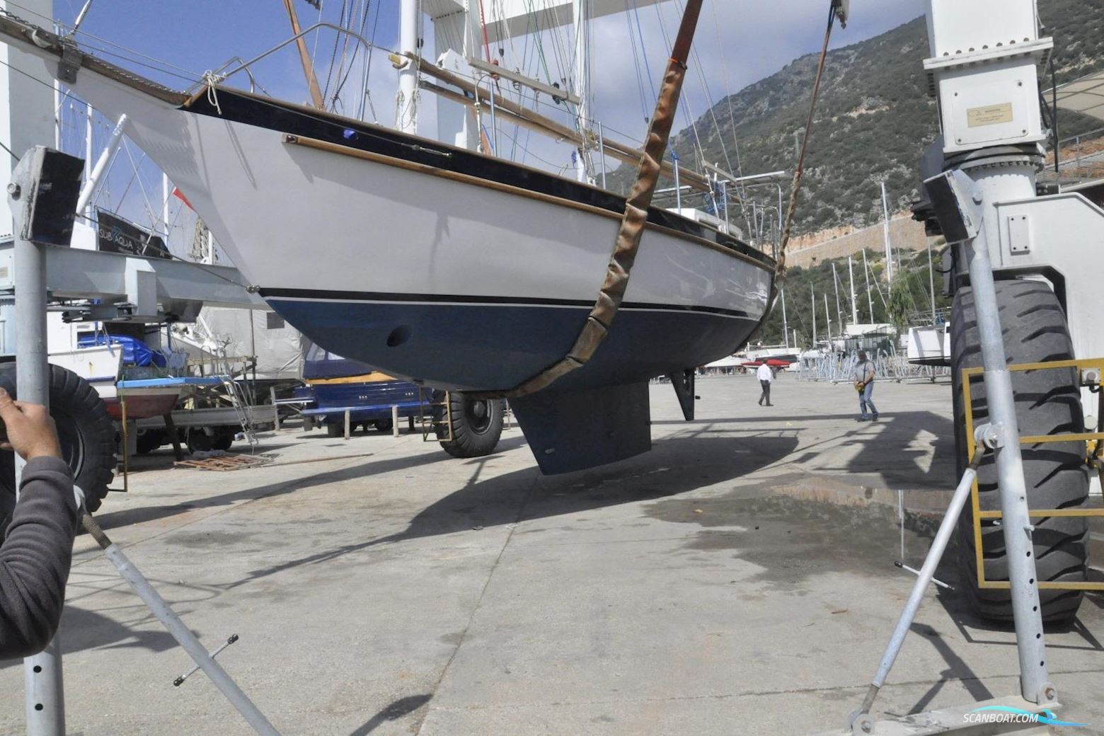 Custom Built Hout bay 40