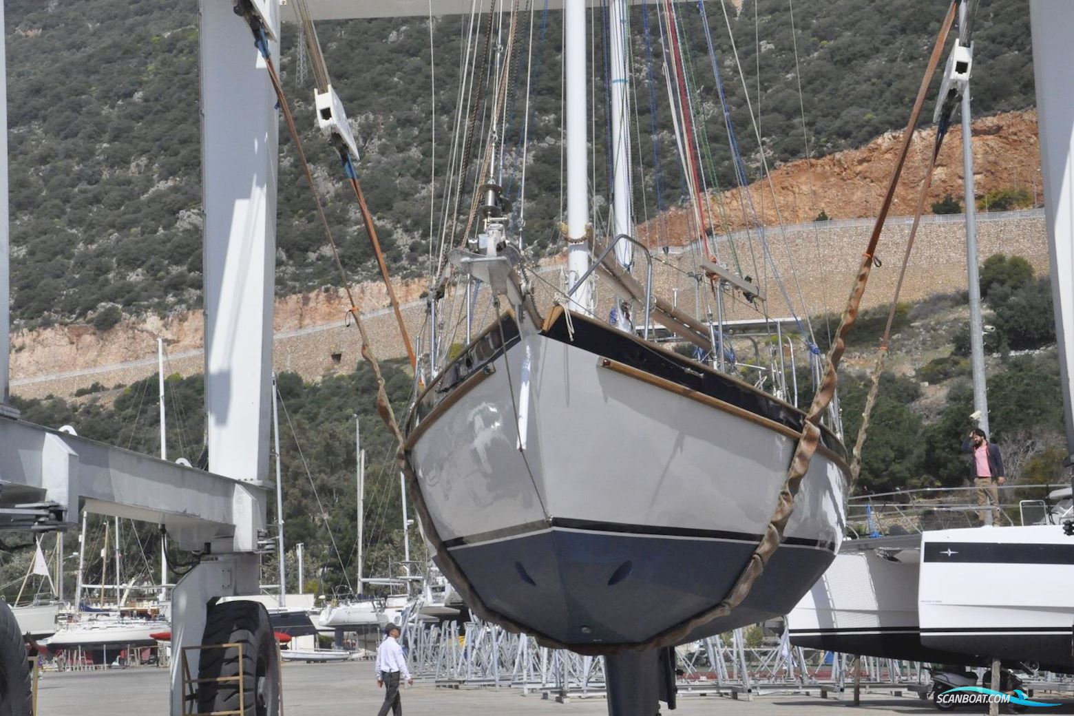 Custom Built Hout bay 40