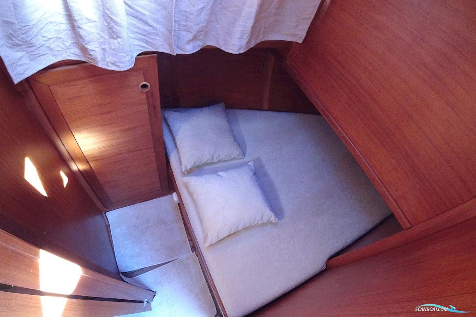 Custom Built Hout bay 40