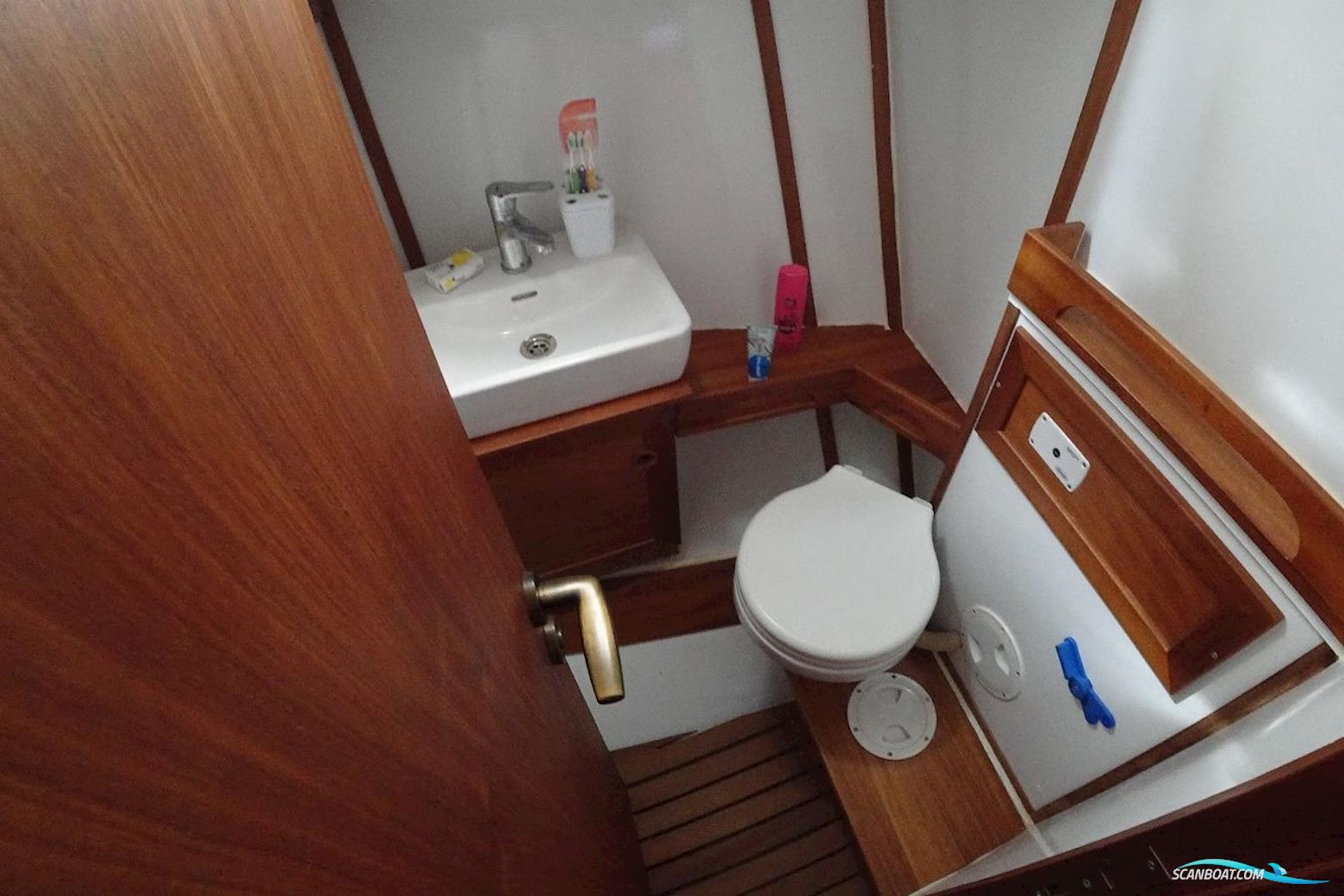 Custom Built Hout bay 40