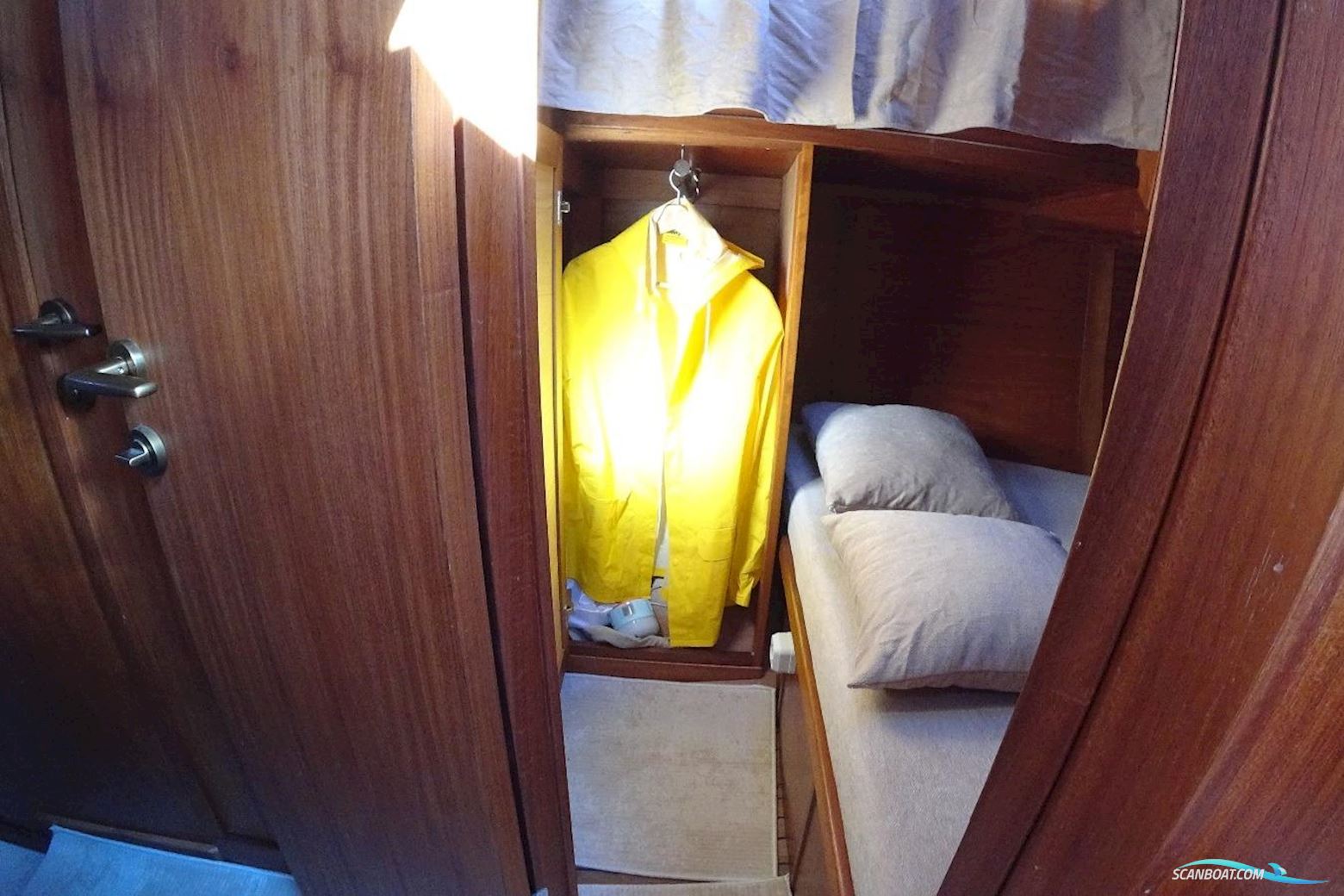 Custom Built Hout bay 40