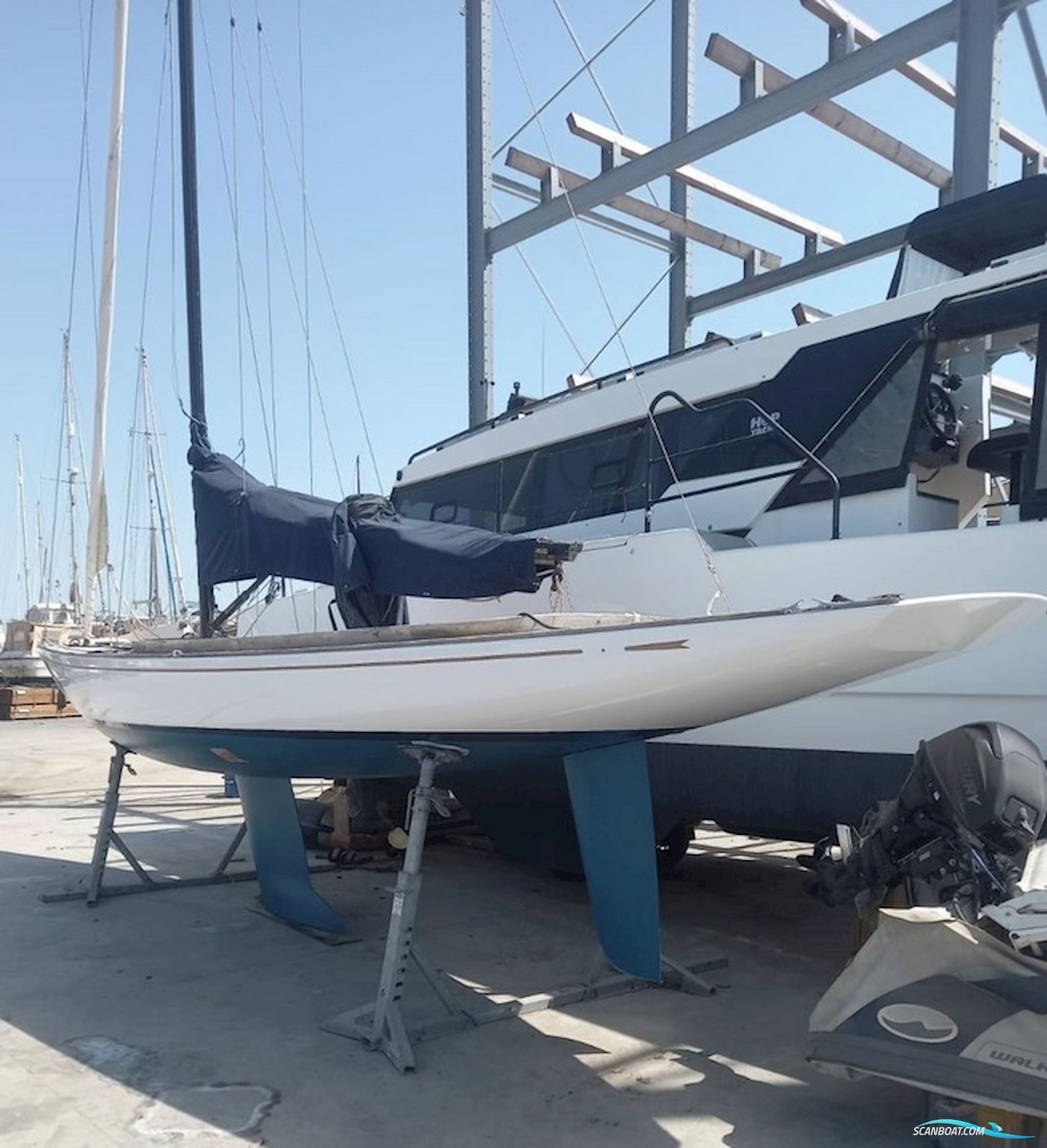 CW Hood Yacht Yard 32