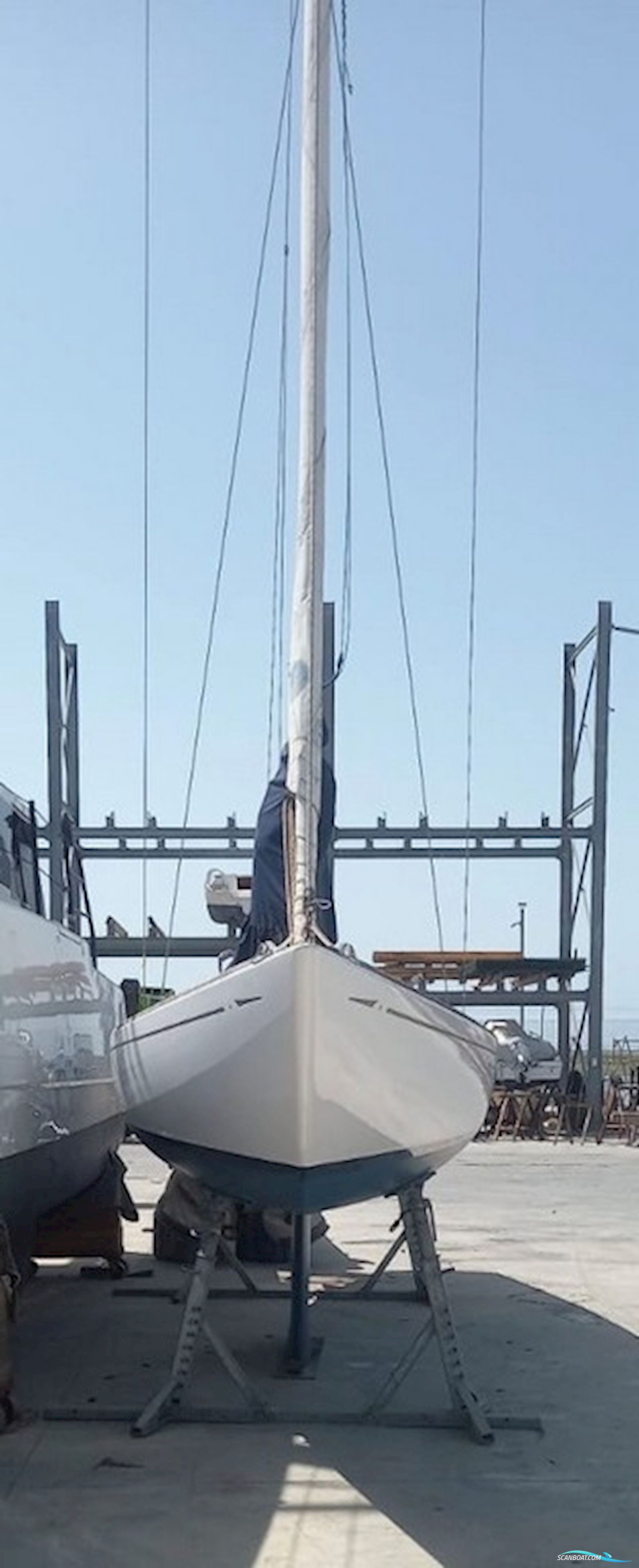 CW Hood Yacht Yard 32