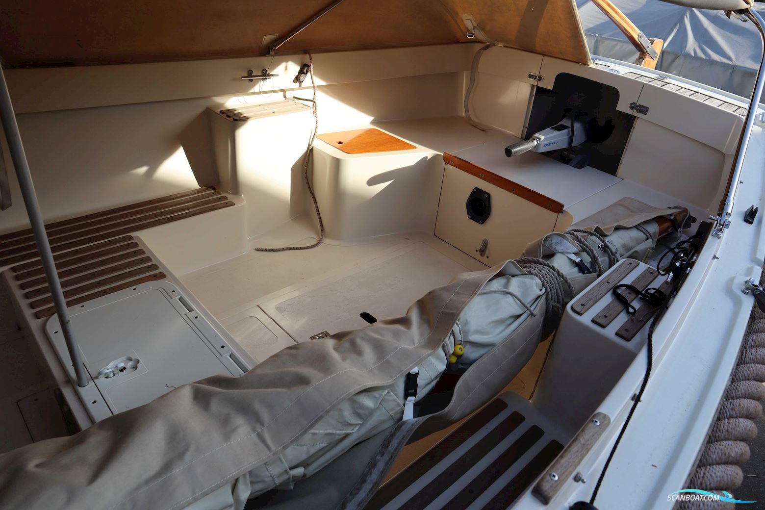 Damarin 570 Sail
