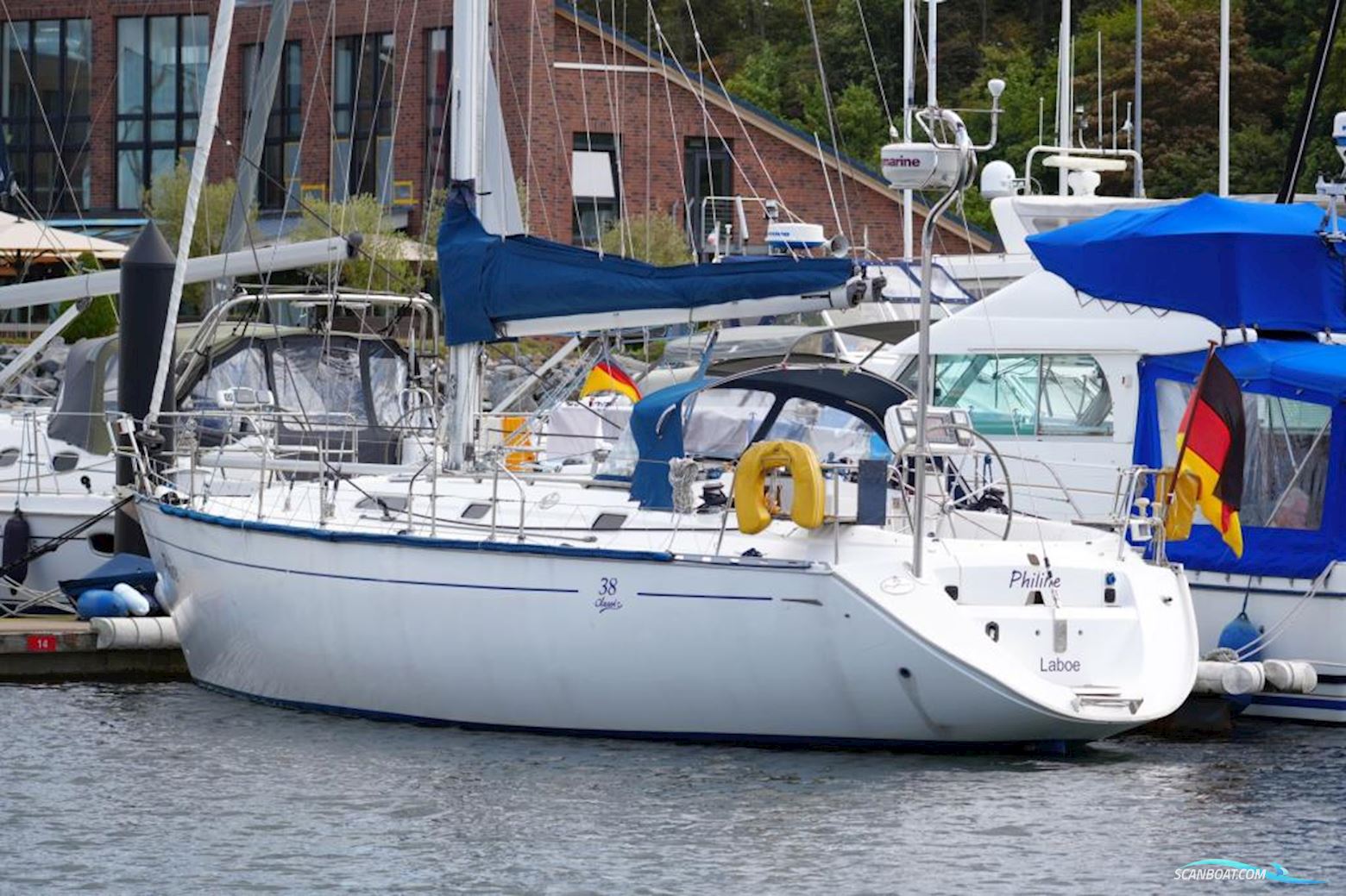 Dufour 38 Classic