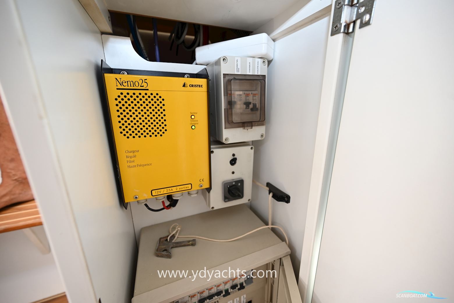 Dufour Atoll 43 Owner's Version